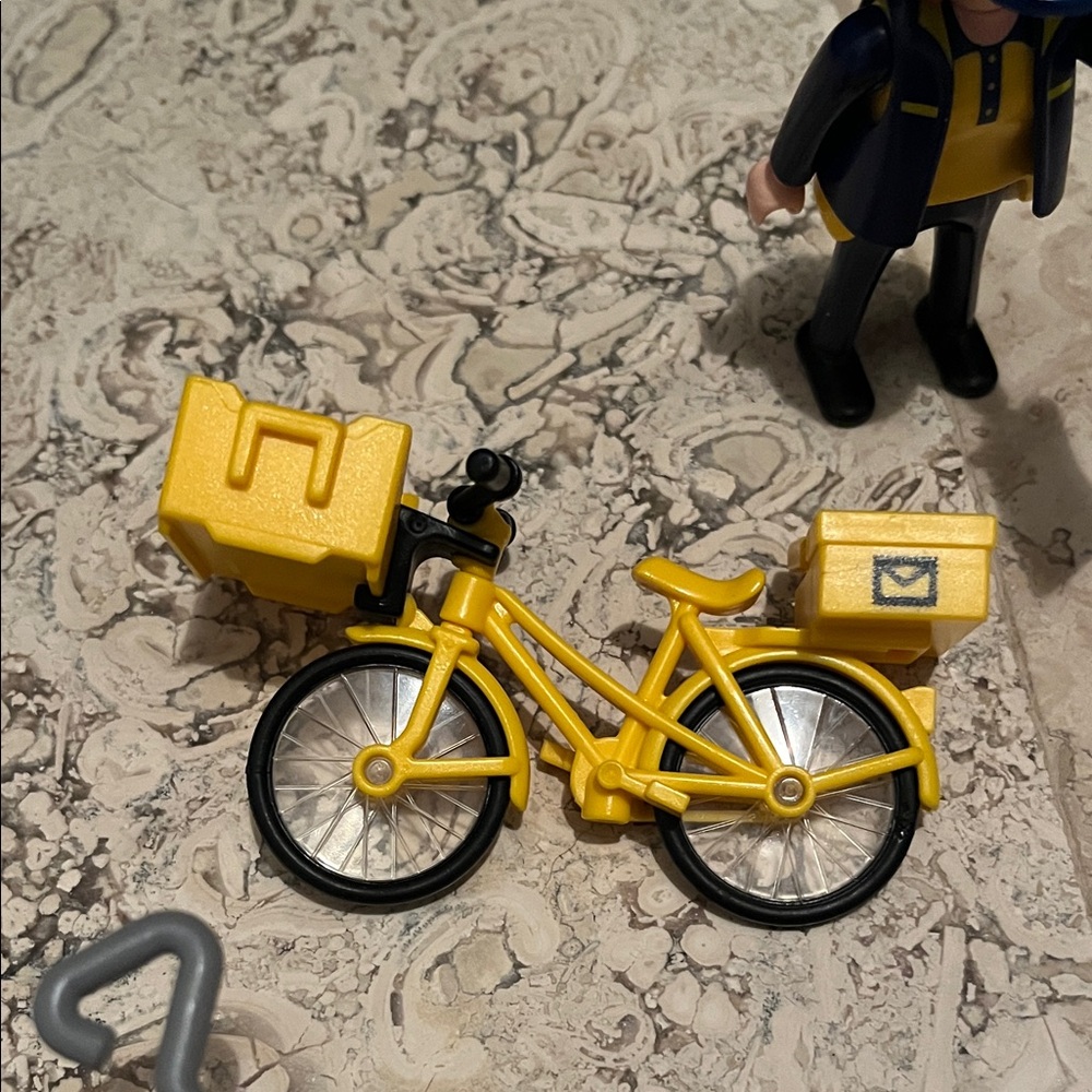 Playmobil (9806) Yellow Postal Delivery Set - Picture 5 of 5